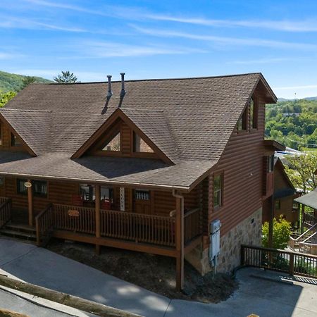 Cozy Cabin In The Smokies!!! Fully Furnished And Complete With Community Indoor And Outdoor Pools And Spas, Game And Fitness Rooms As Well As A Private Hot Tub Pigeon Forge Exterior photo